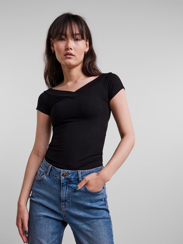 Pieces Lyhythihainen Off Shoulder Toppi Musta
